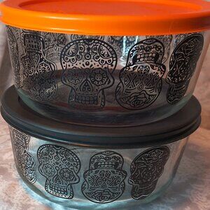 Set of 2 retired Pyrex g1 Quart - Day of the Dead sugar skull 4 cup bowls & lids